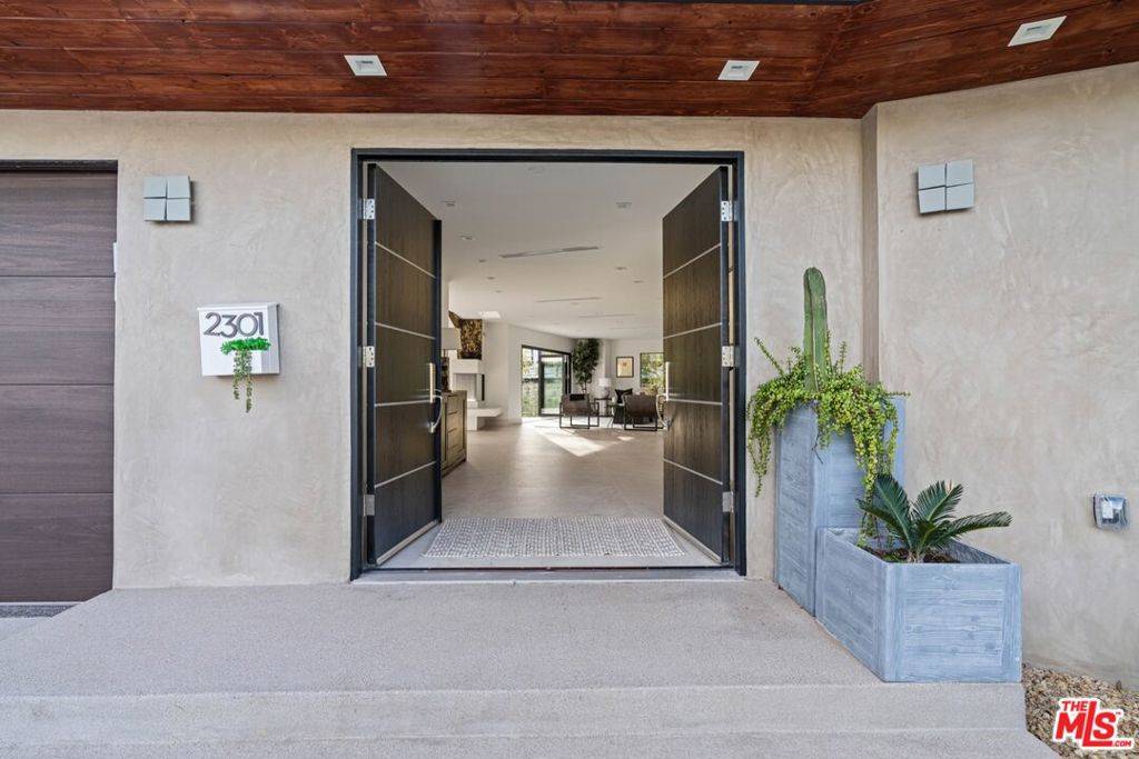 Los Angeles, CA 90077,2301 Donella CIR