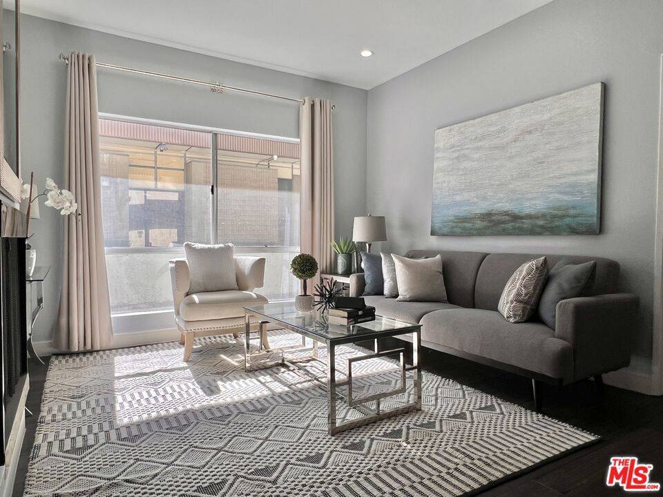 Pasadena, CA 91101,156 S Oak Knoll AVE #101