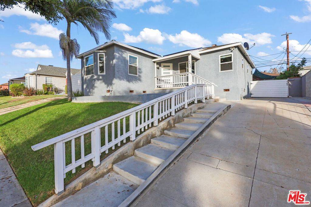 Inglewood, CA 90303,10236 S 1st AVE