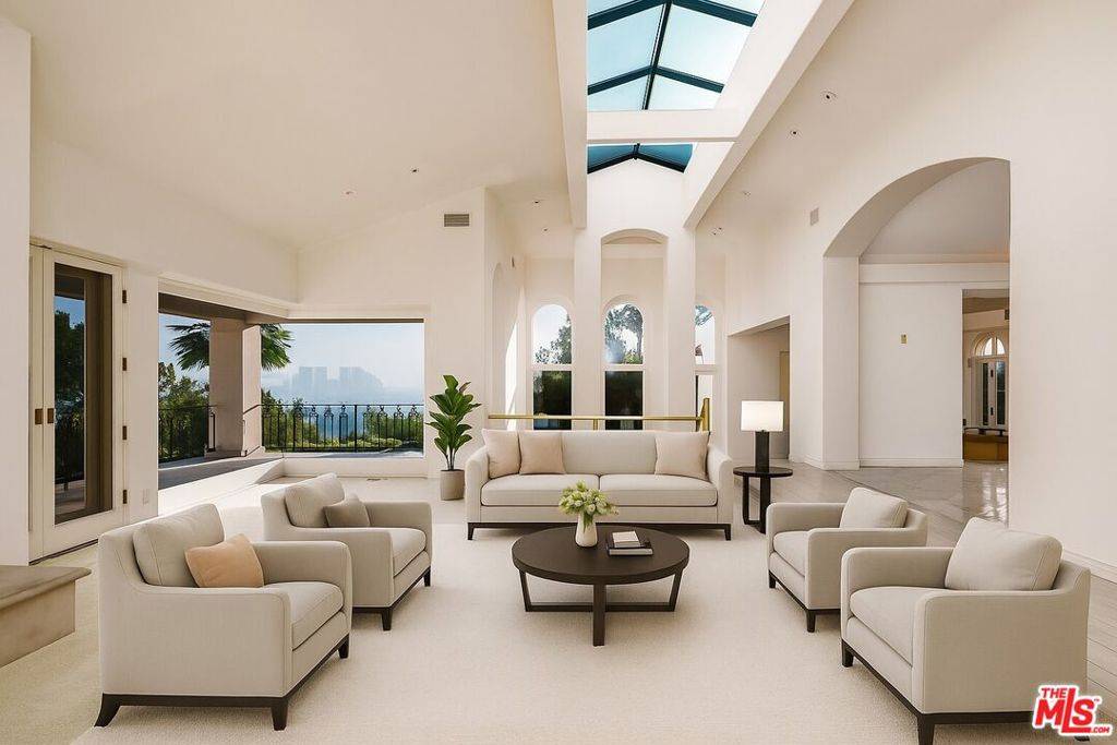 Beverly Hills, CA 90210,1136 Calle Vista DR