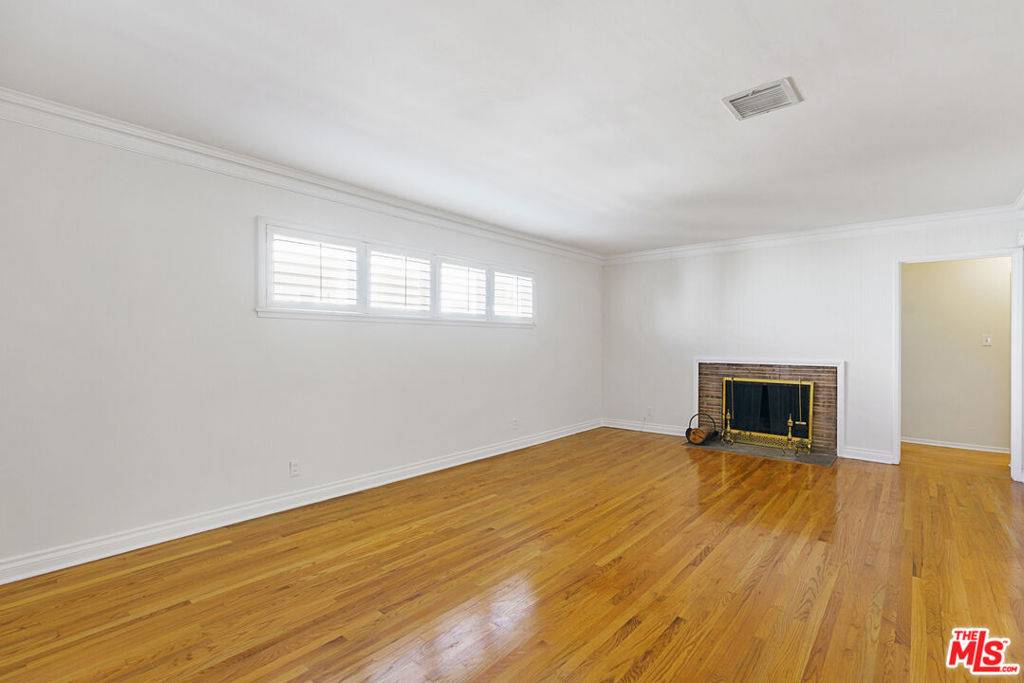 Los Angeles, CA 90019,1744 S Genesee AVE