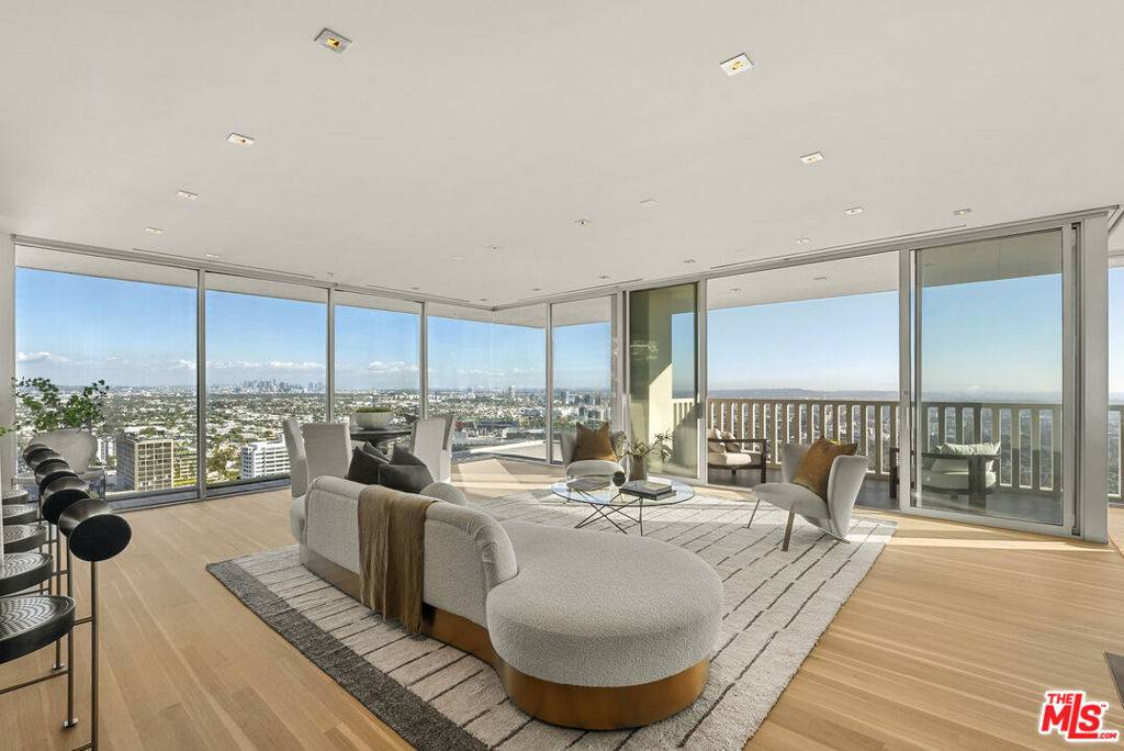 West Hollywood, CA 90069,9255 Doheny RD #2006