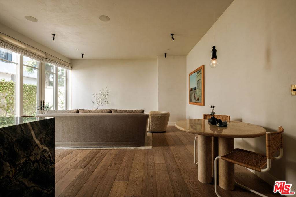 Santa Monica, CA 90403,956 5th ST #C