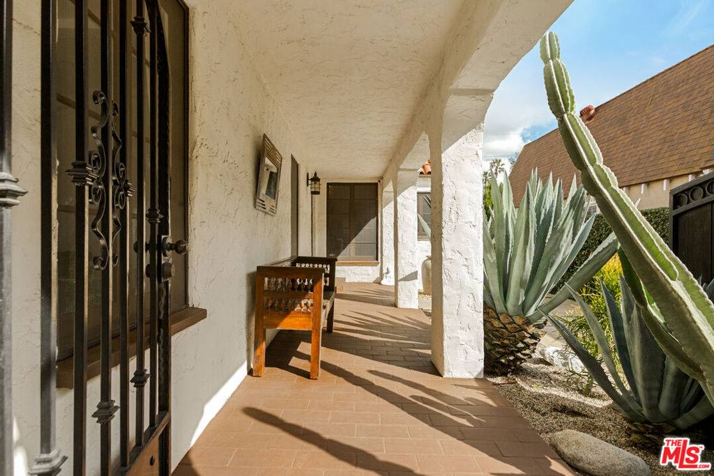 Los Angeles, CA 90048,458 N Alfred ST