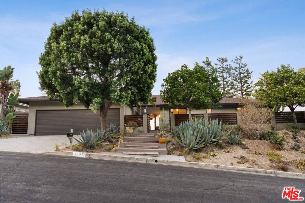 Encino, CA 91436,3235 Steven DR