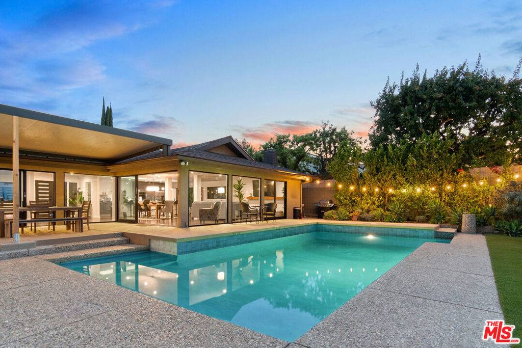 Encino, CA 91436,3235 Steven DR