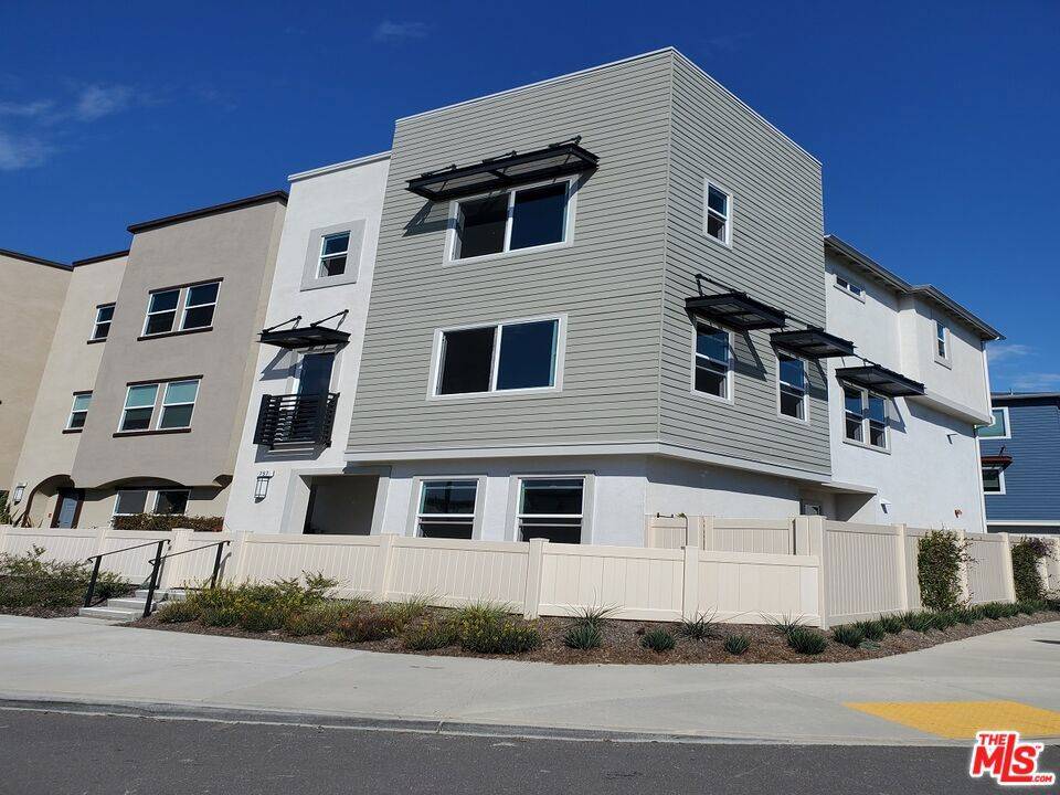 Inglewood, CA 90301,757 Daniel Freeman Cir