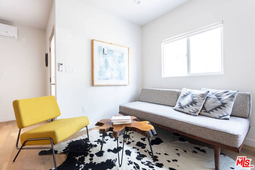 Los Angeles, CA 90026,1946 3/4 Preston AVE