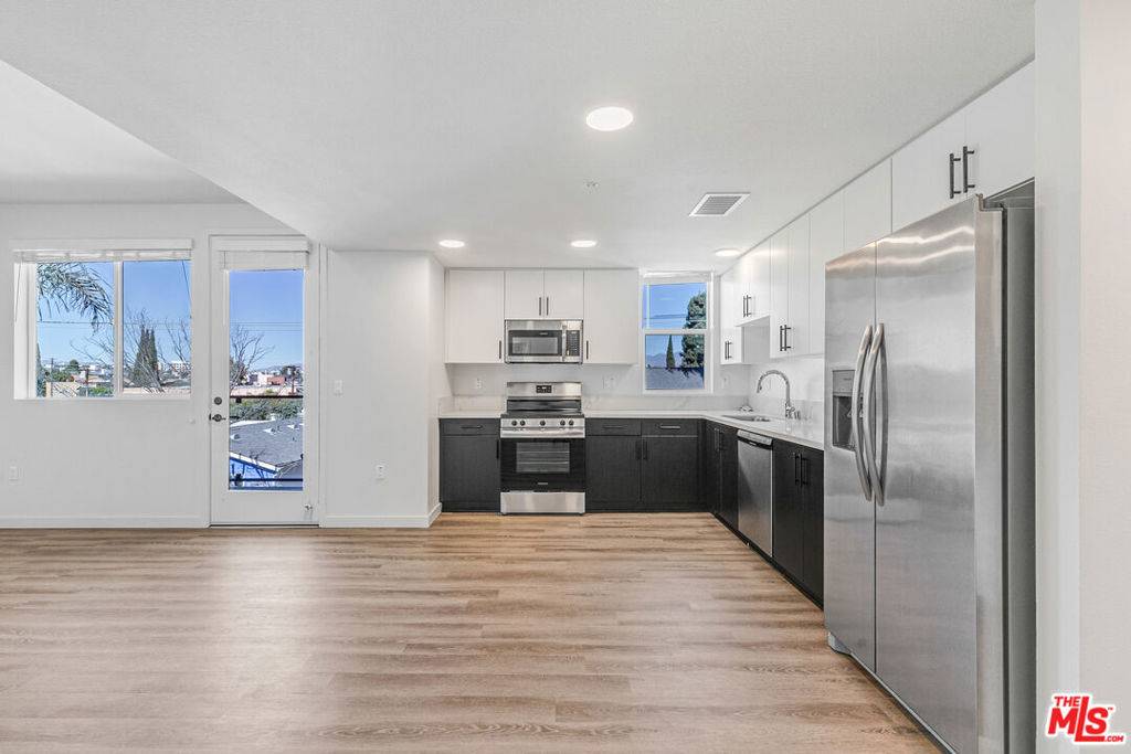 Toluca Lake, CA 91602,10824 Blix ST #408