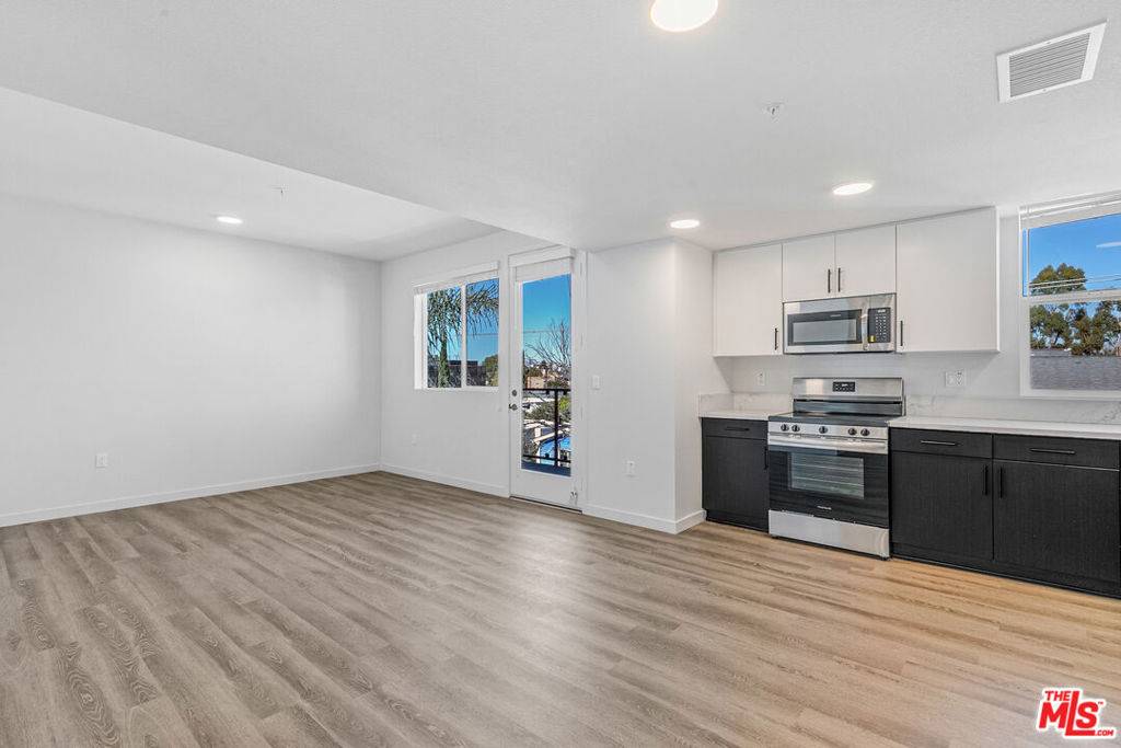 Toluca Lake, CA 91602,10824 Blix ST #408