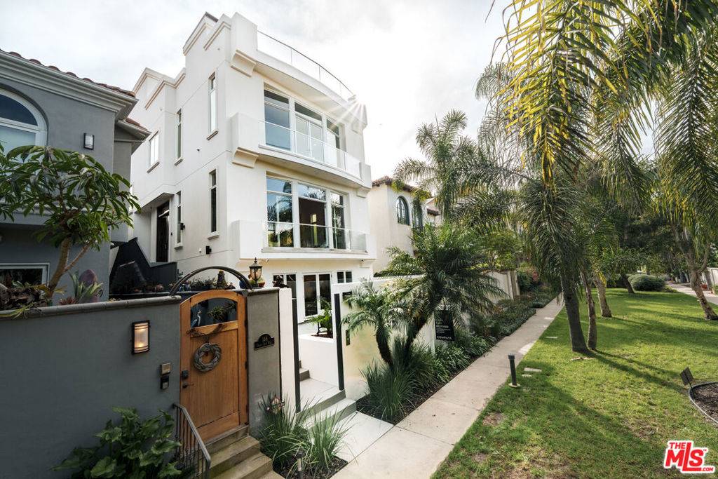 Marina Del Rey, CA 90292,142 Union Jack MALL