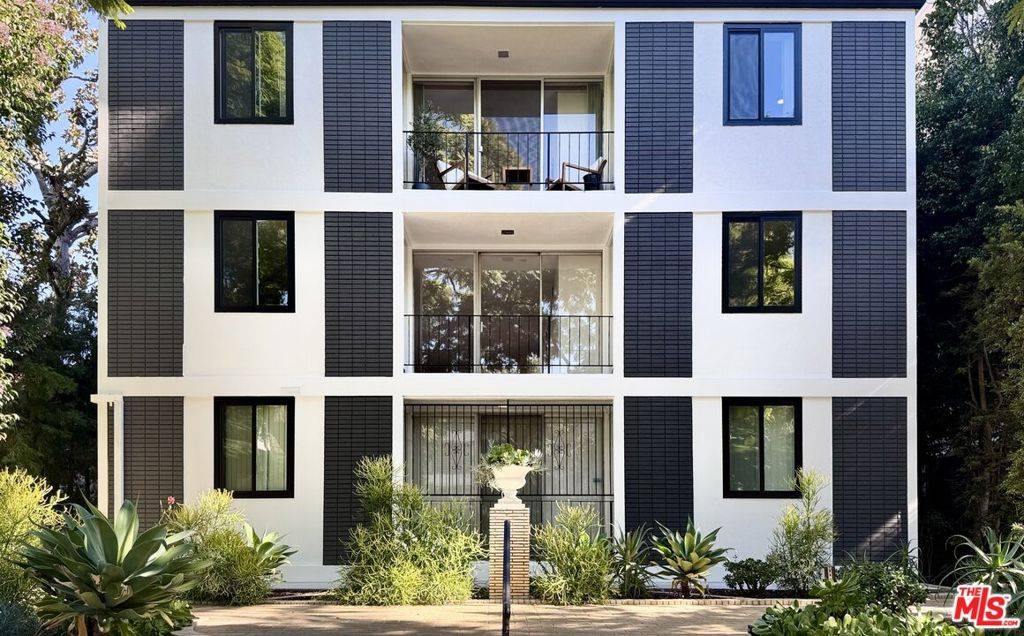 Beverly Hills, CA 90210,414 N Palm DR #4