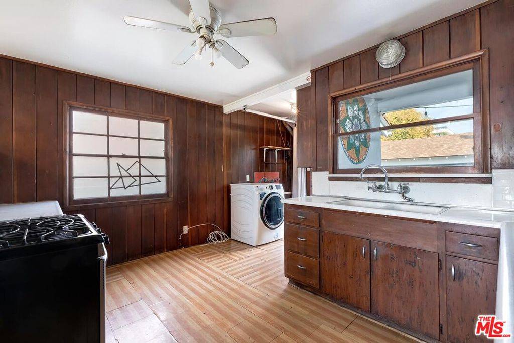 Los Angeles, CA 90066,3470 Grand View BLVD