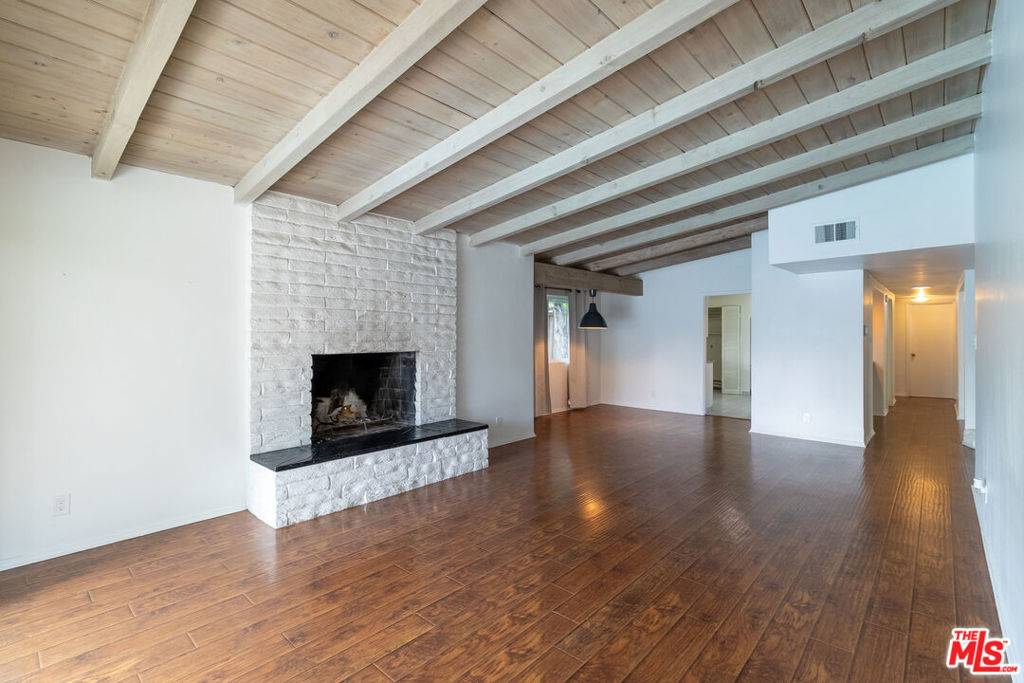 Woodland Hills, CA 91367,5652 Fallbrook AVE