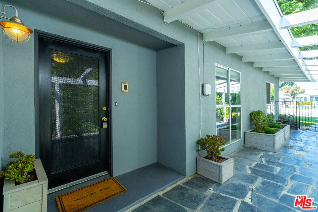 Woodland Hills, CA 91367,5652 Fallbrook AVE