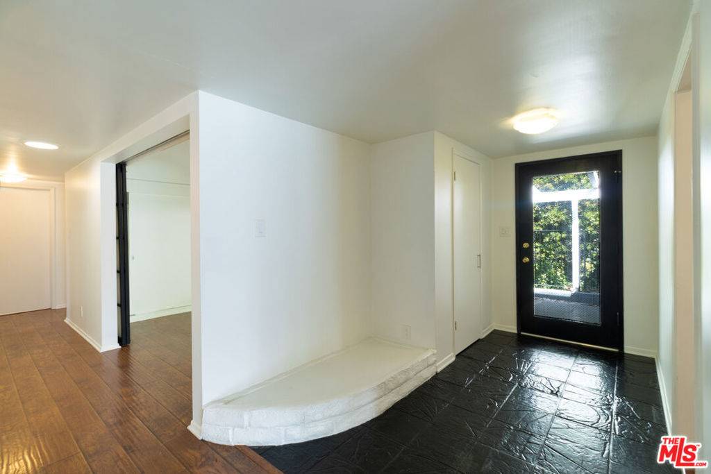 Woodland Hills, CA 91367,5652 Fallbrook AVE