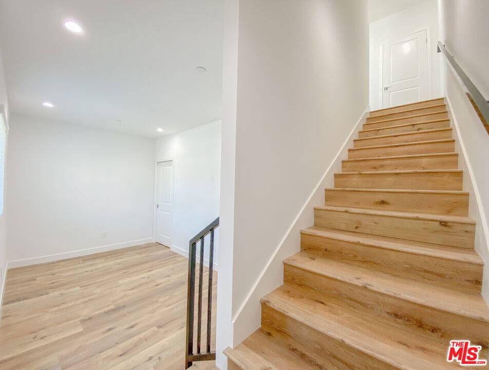 Los Angeles, CA 90045,6754 W 86th PL