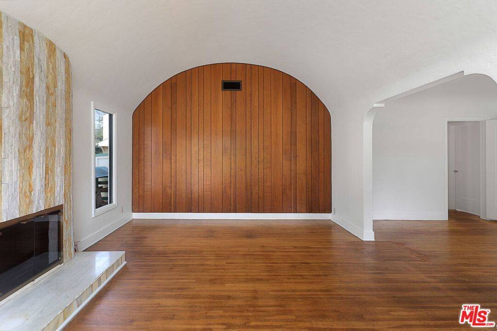 Los Angeles, CA 90064,2340 Camden AVE