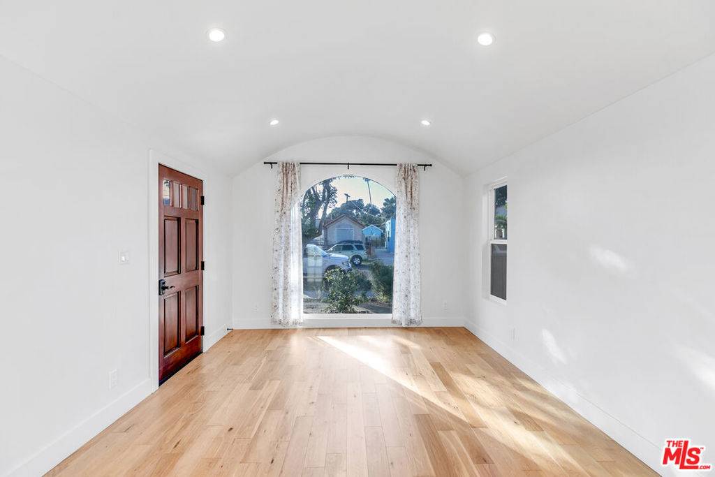 Los Angeles, CA 90016,3062 Field AVE