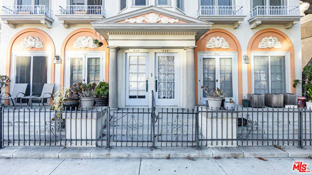 Long Beach, CA 90813,735 Locust AVE