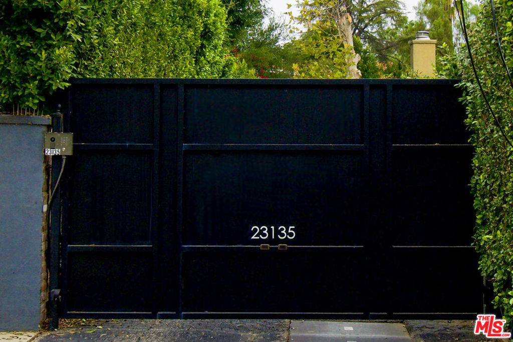 Woodland Hills, CA 91367,23135 Dolorosa ST