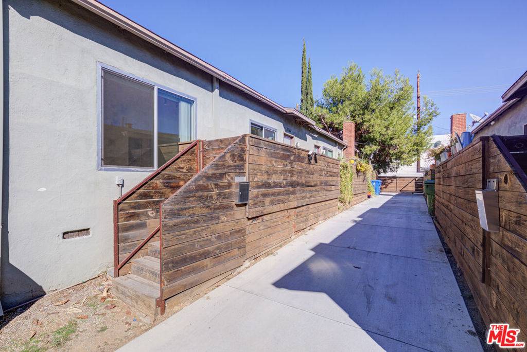 Los Angeles, CA 90026,3216 E Bellevue