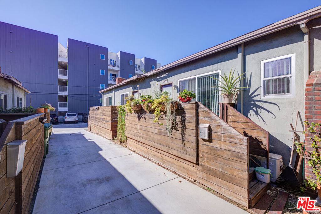 Los Angeles, CA 90026,3216 E Bellevue