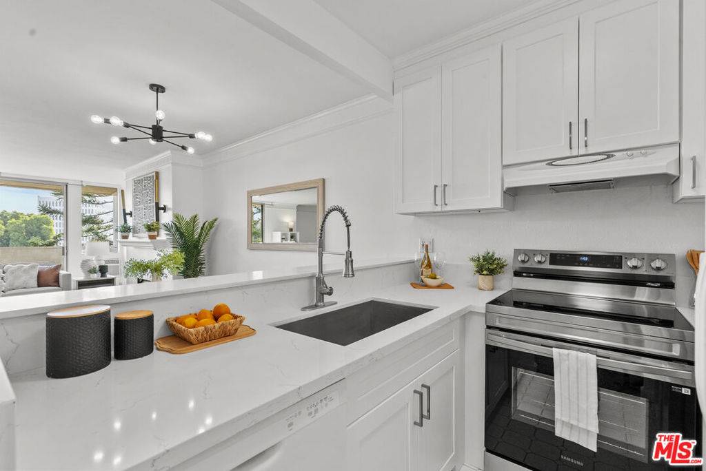 Los Angeles, CA 90049,11645 Montana AVE #335