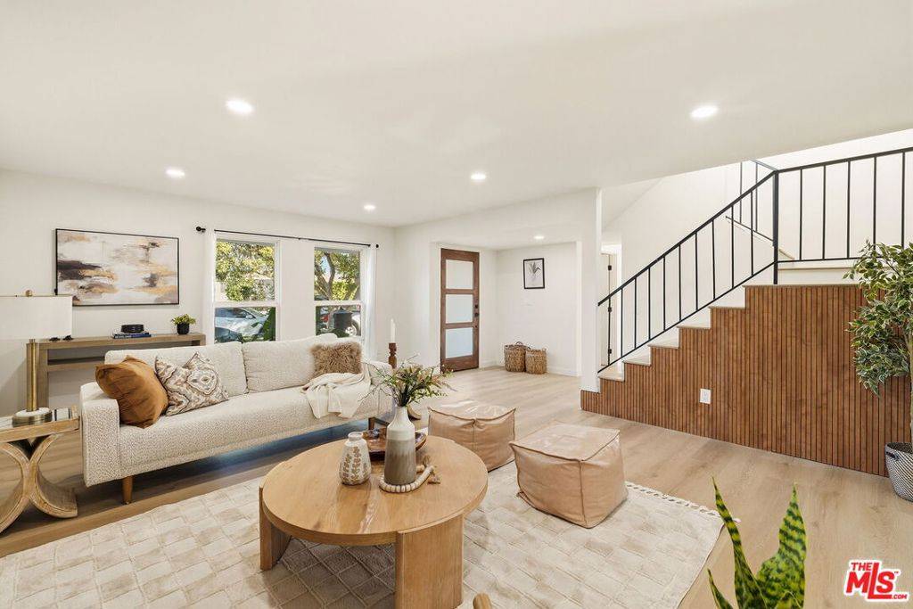 San Fernando, CA 91345,10521 Cedros AVE