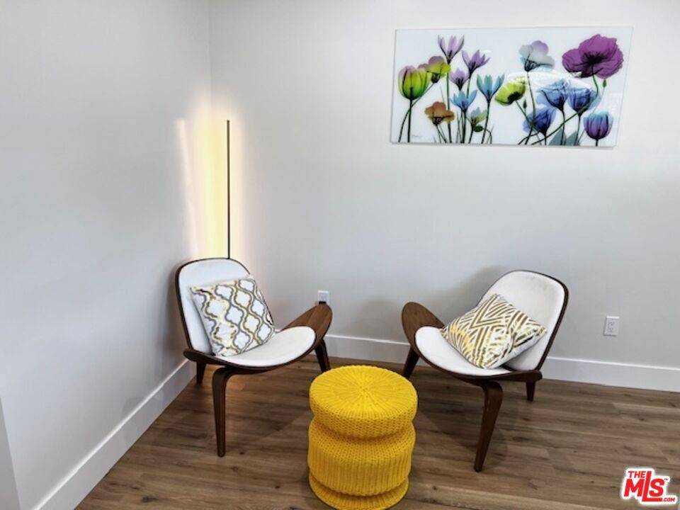 Los Angeles, CA 90038,5631 La Mirada AVE