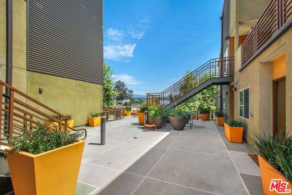 Los Angeles, CA 90039,2974 Ripple PL #203