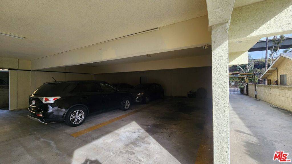 Los Angeles, CA 90041,5227 Eagle Dale AVE #2