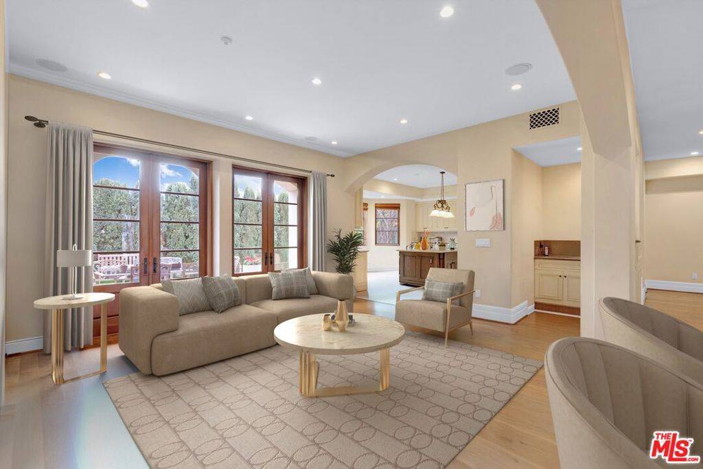 Los Angeles, CA 90049,1101 S Gretna Green WAY