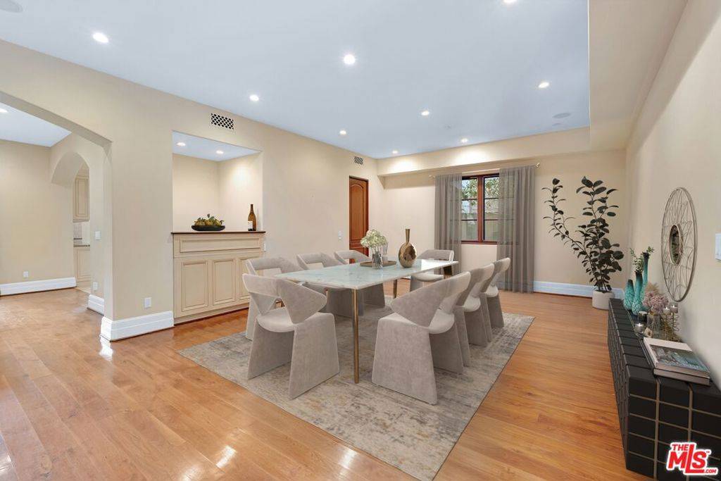 Los Angeles, CA 90049,1101 S Gretna Green WAY