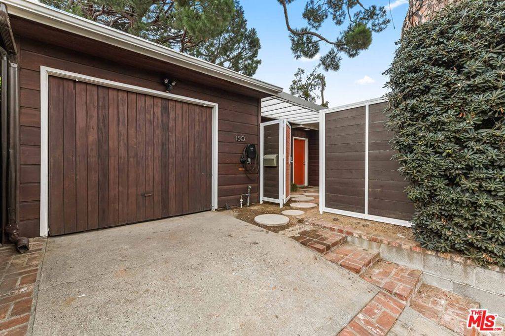 Burbank, CA 91505,150 N Ontario ST