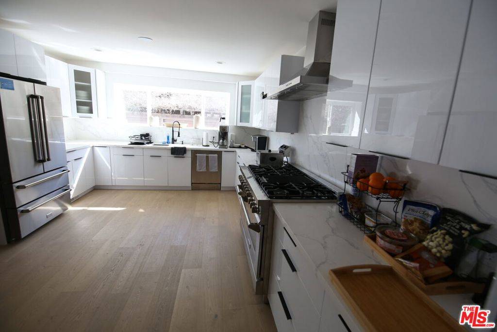 Los Angeles, CA 90064,2744 S Bentley AVE