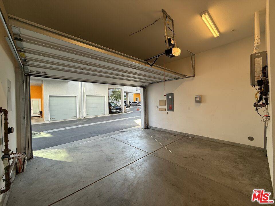 Los Angeles, CA 90039,2931 1/2 Denby AVE