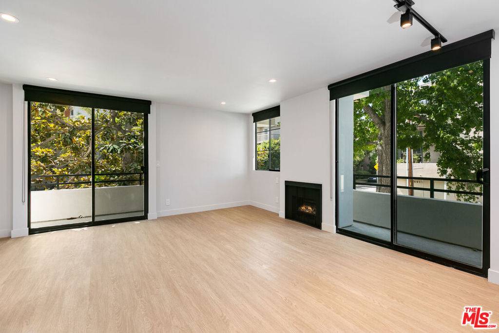 Los Angeles, CA 90034,3602 Dunn DR #2