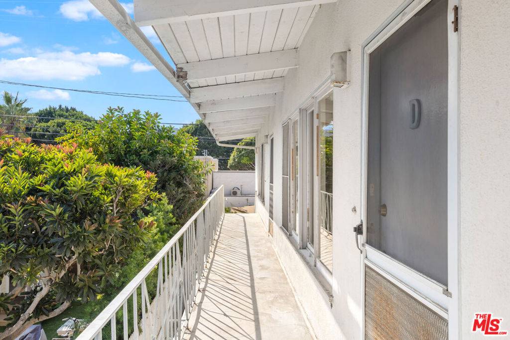 Santa Monica, CA 90405,2922 2nd ST