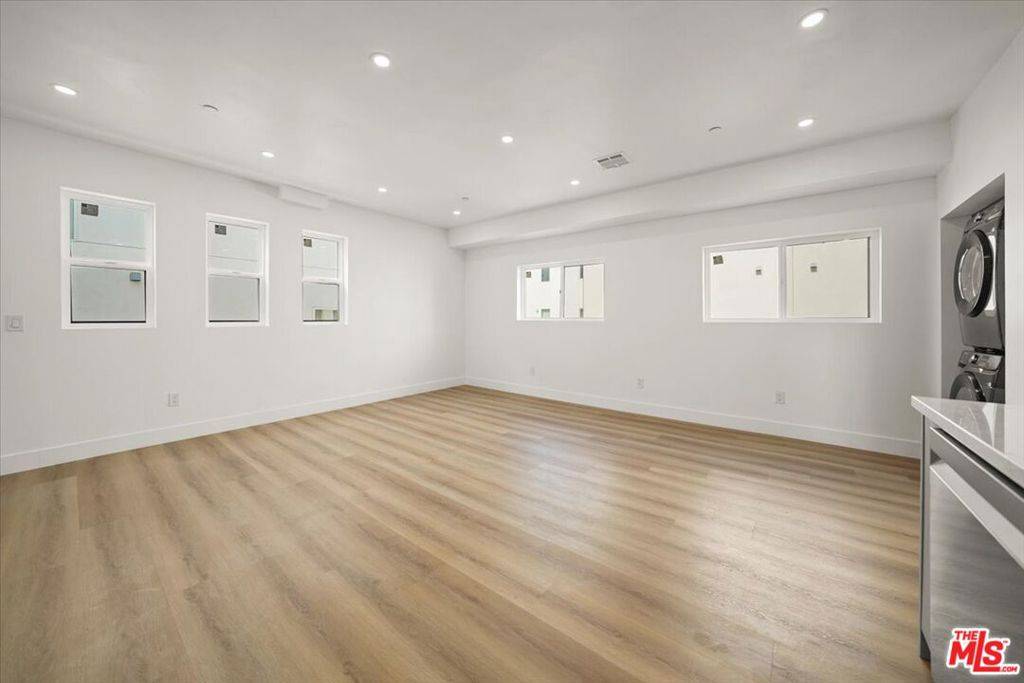 Los Angeles, CA 90038,912 N Hudson AVE #1/2