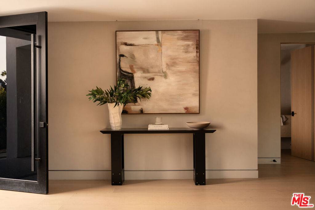 Los Angeles, CA 90046,2608 Zorada DR