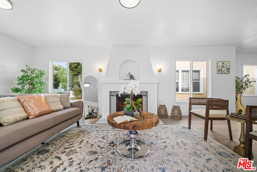 Los Angeles, CA 90019,1558 Hauser BLVD