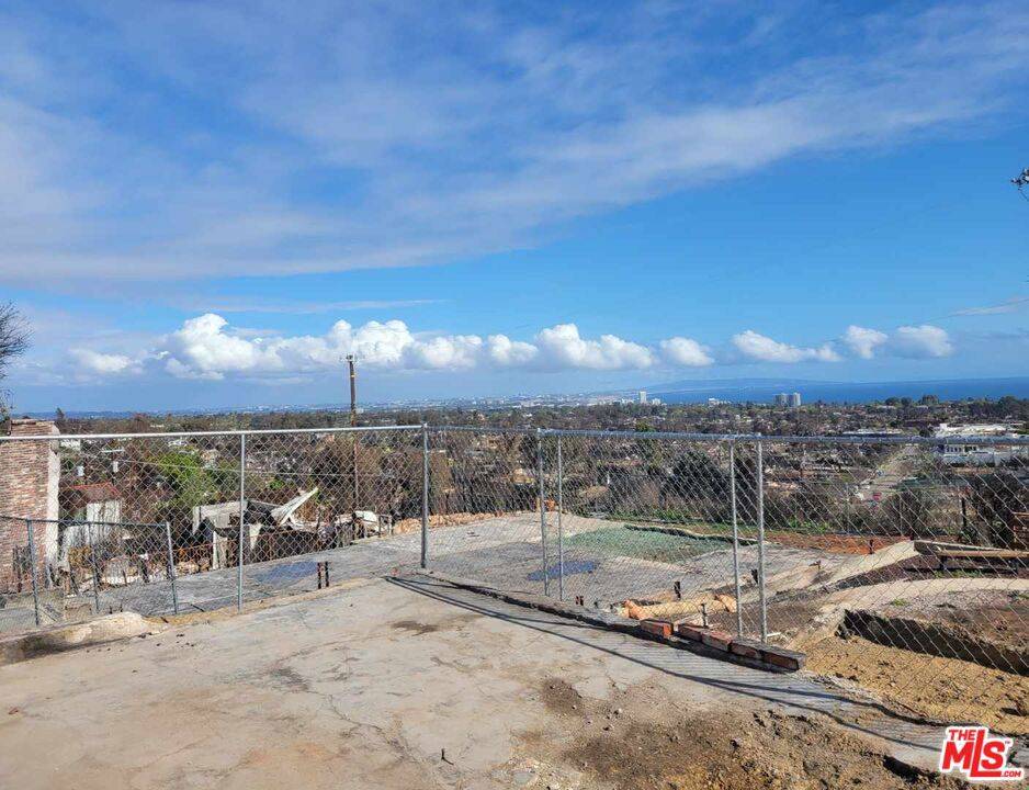 Pacific Palisades, CA 90272,15306 Mc Kendree AVE