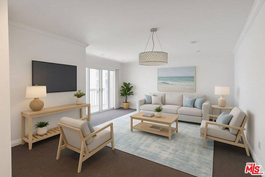 Redondo Beach, CA 90277,650 The #208