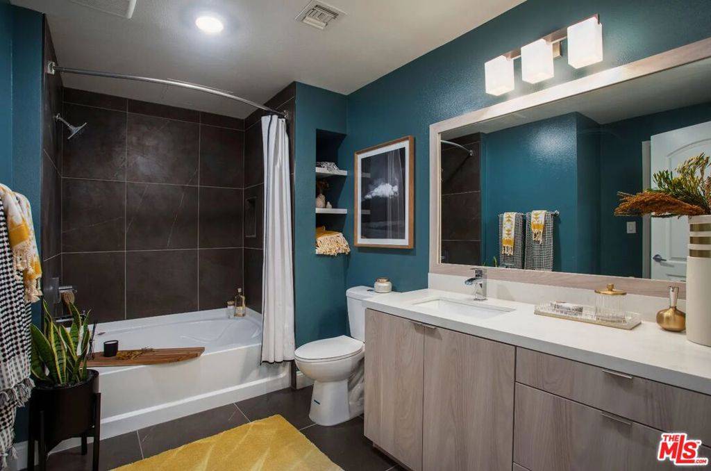 Playa Vista, CA 90094,5710 Crescent Park E #252