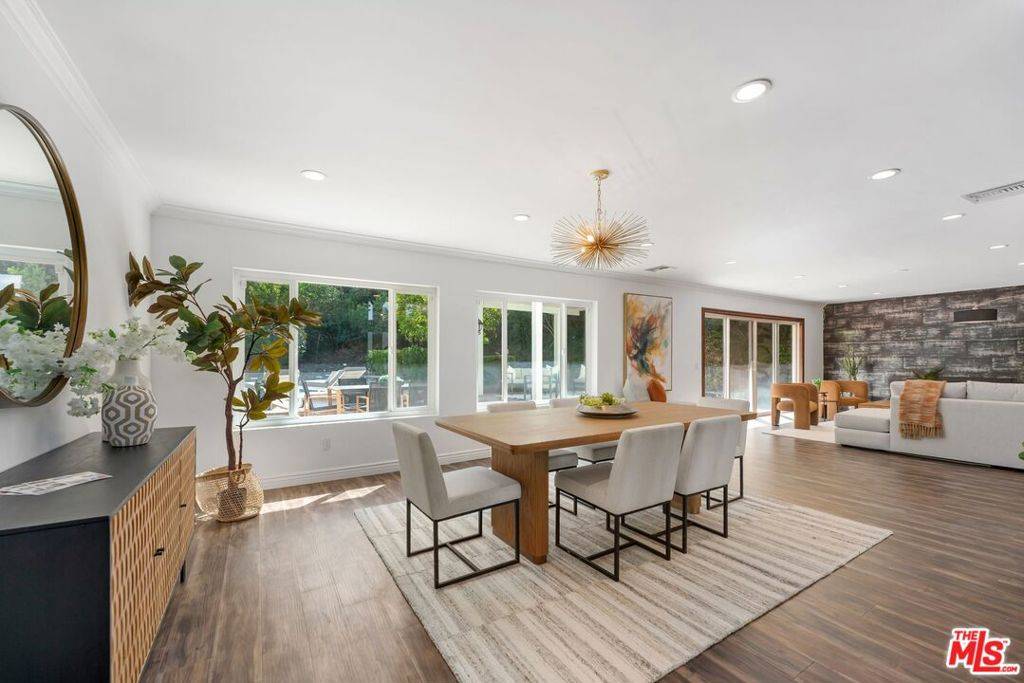 Woodland Hills, CA 91364,3831 Saint Johnswood DR