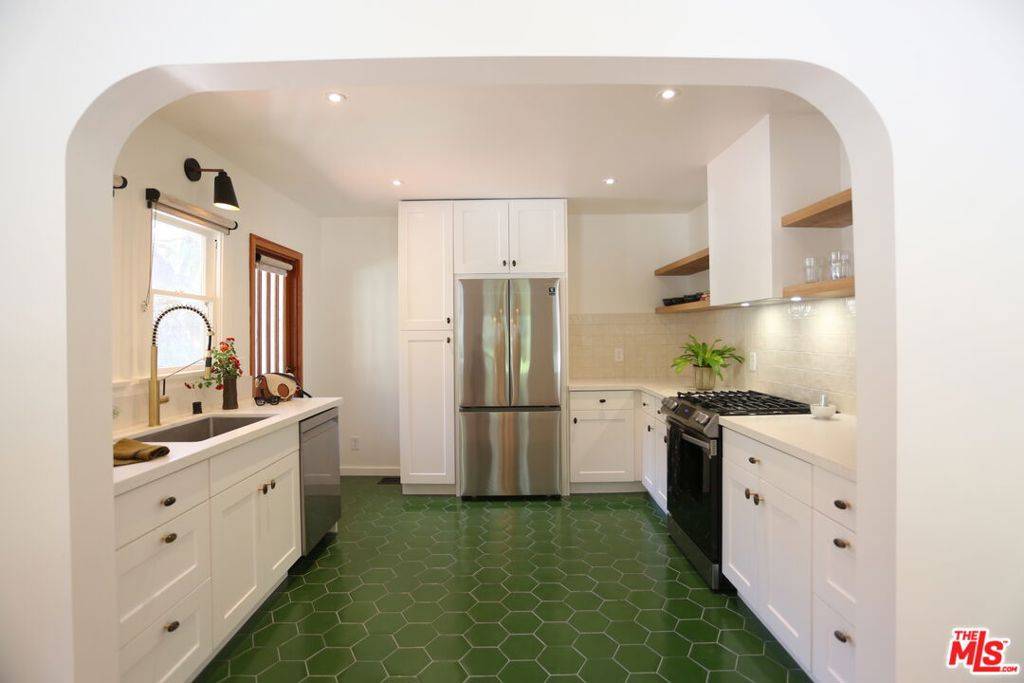 Los Angeles, CA 90039,2256 Silver Ridge AVE