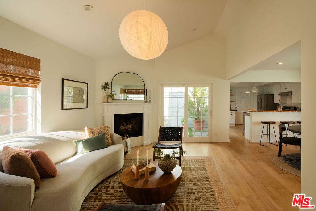 Huntington Beach, CA 92648,215 Portland AVE