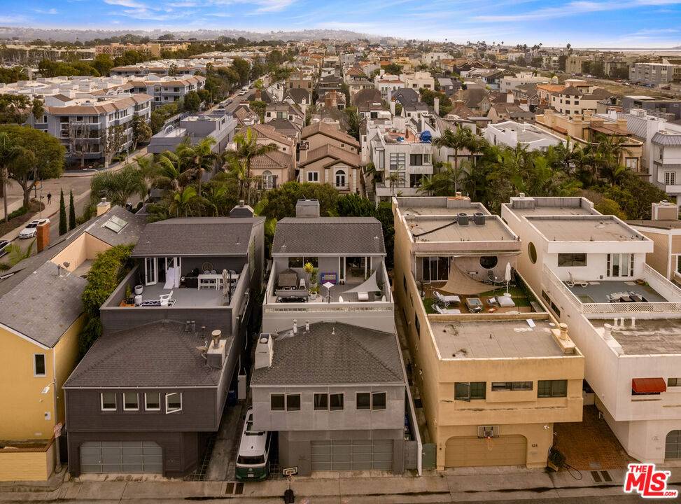 Marina Del Rey, CA 90292,131 Mast MALL