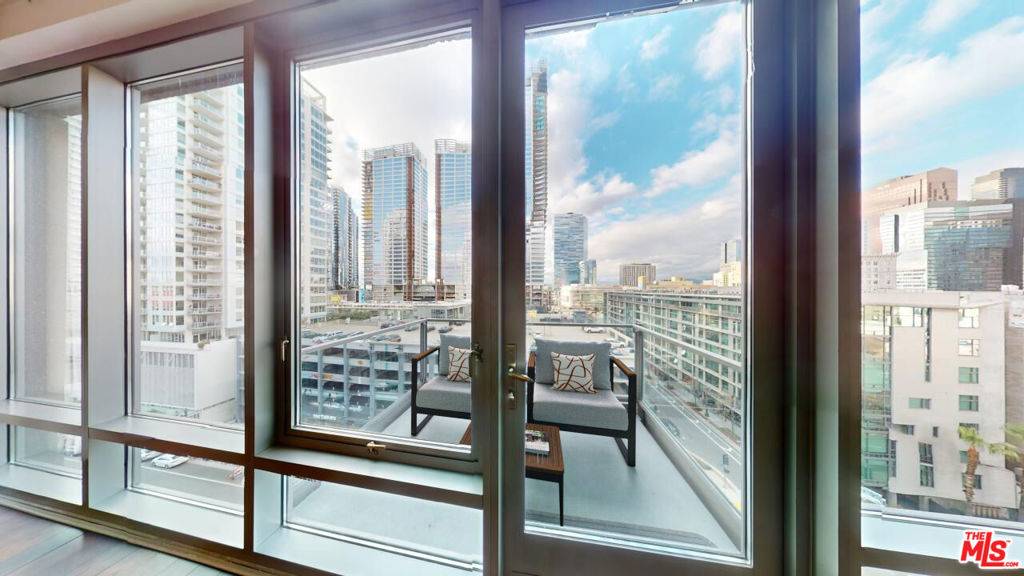 Los Angeles, CA 90015,1100 S Hope ST #914